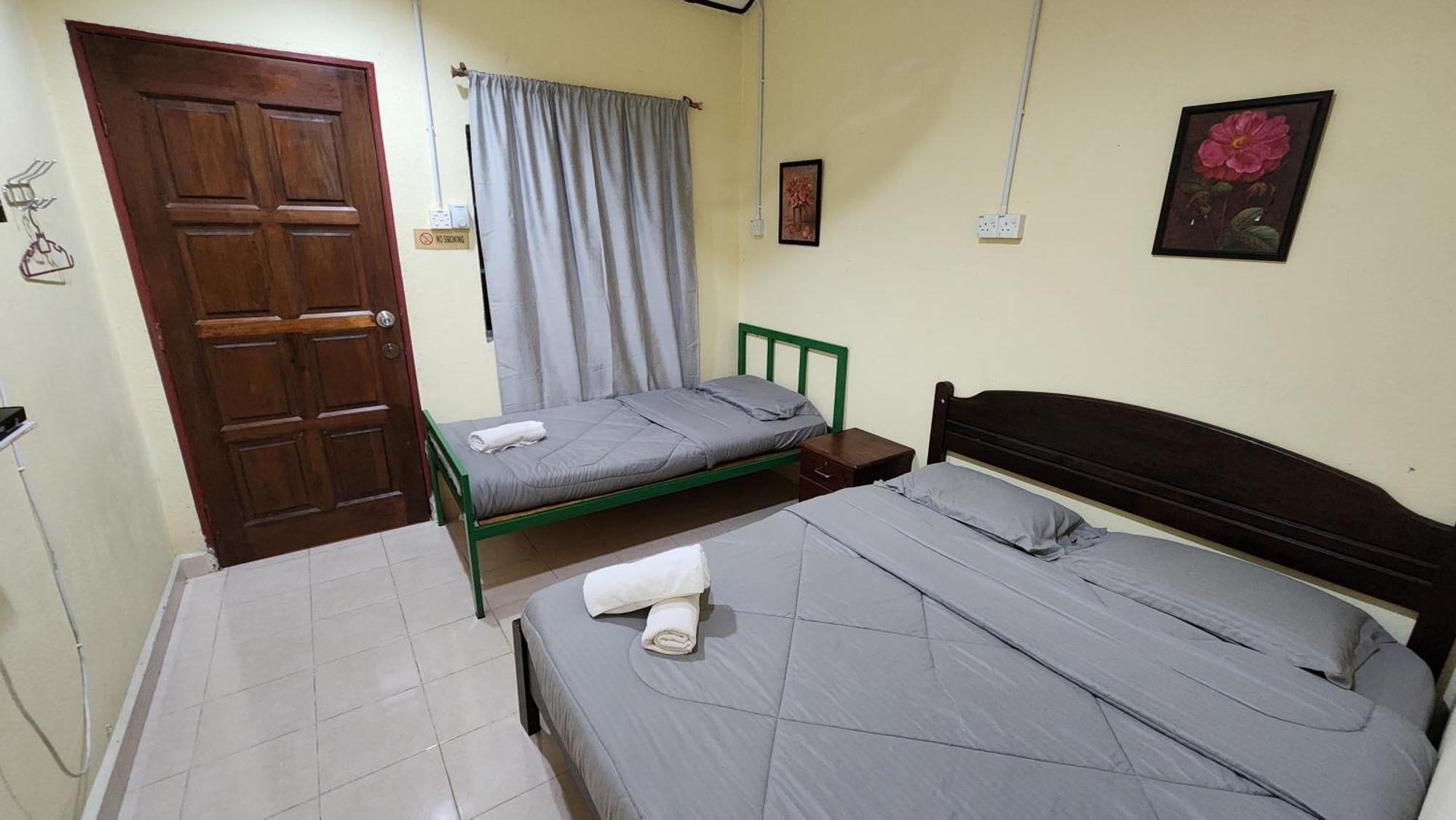 Lagenda Resthouse Cenang Beach Pantai Cenang  Exterior photo
