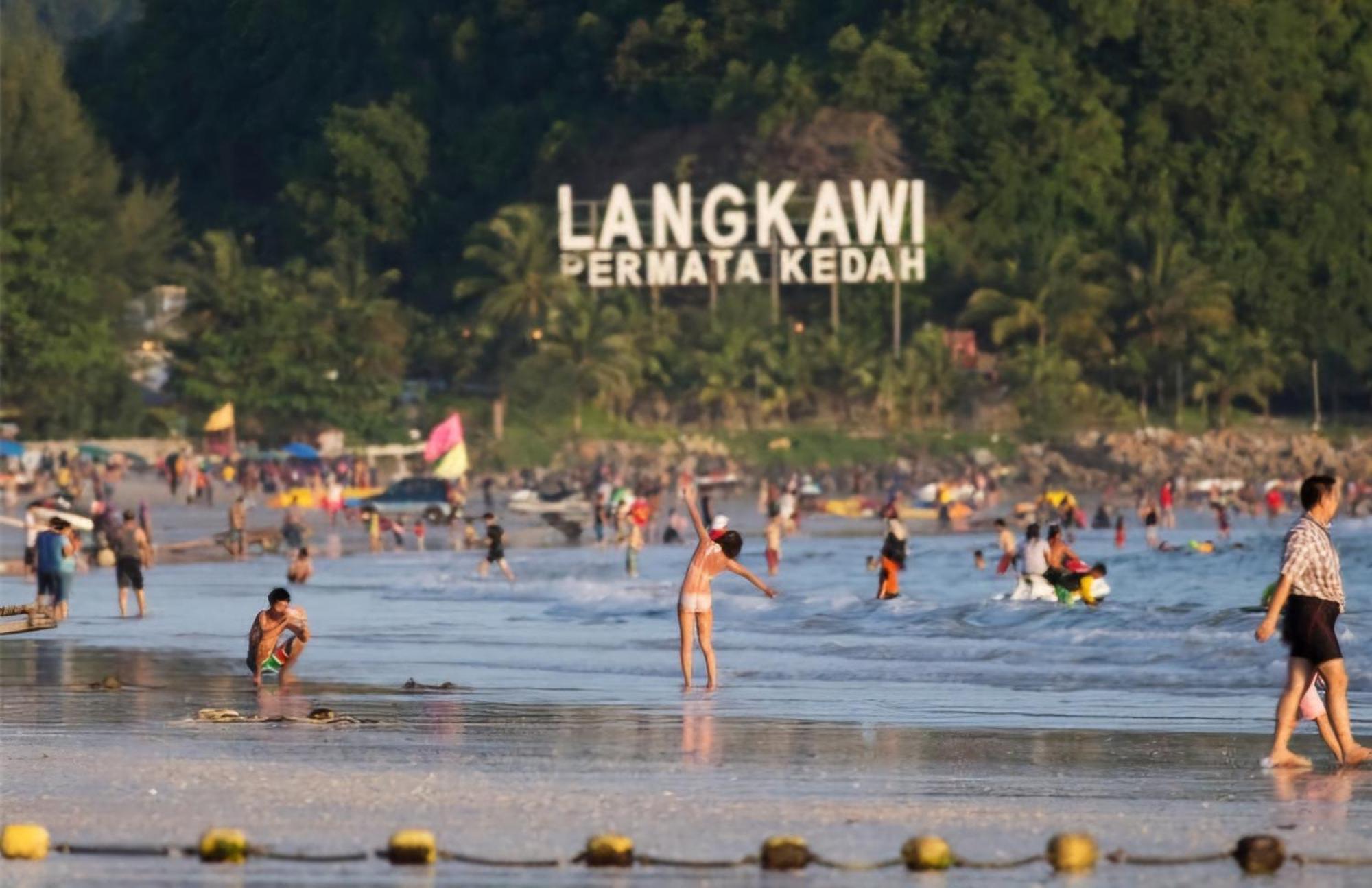 Lagenda Resthouse Cenang Beach Pantai Cenang  Exterior photo